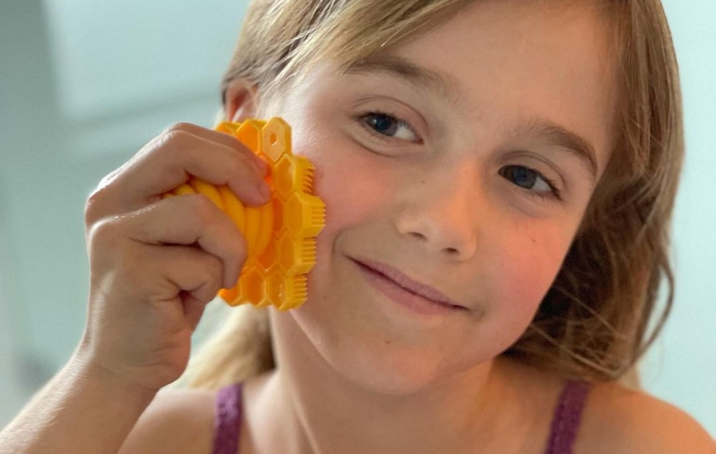 a girl using big bee little bee product