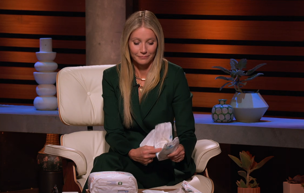 gwyneth paltrow checking out kudos diapers