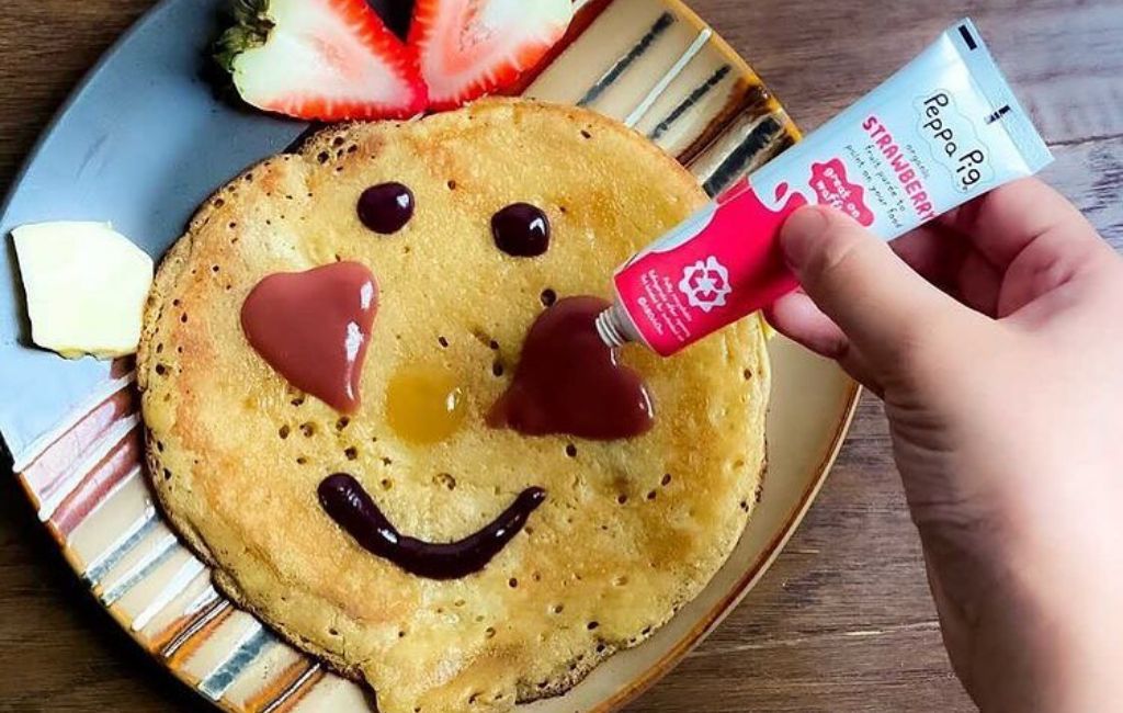 decorating pancakes with noshi food paint