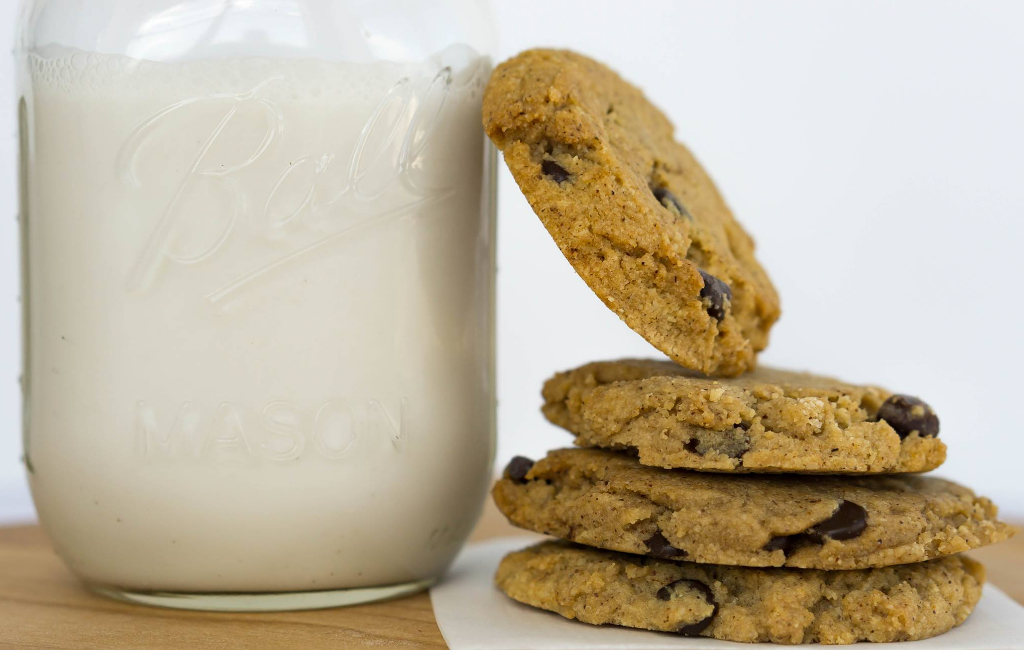 cookies and milk