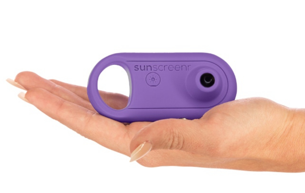 sunscreenr on hand