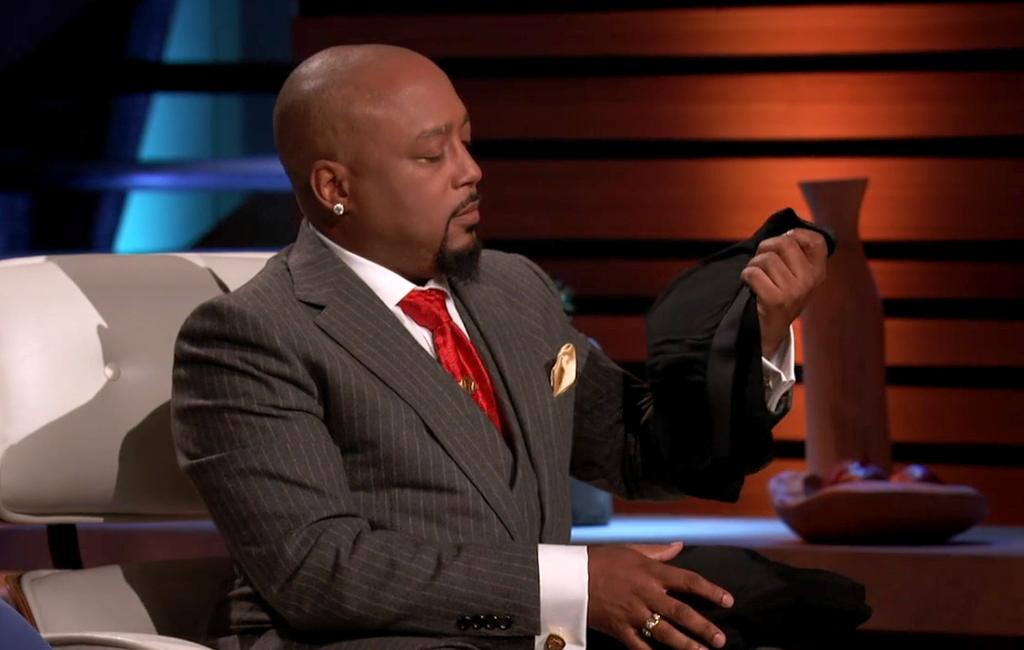 daymond-checking-out-rounderbum