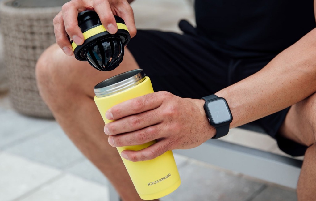 using-ice-shaker-premium-insulated-bottle