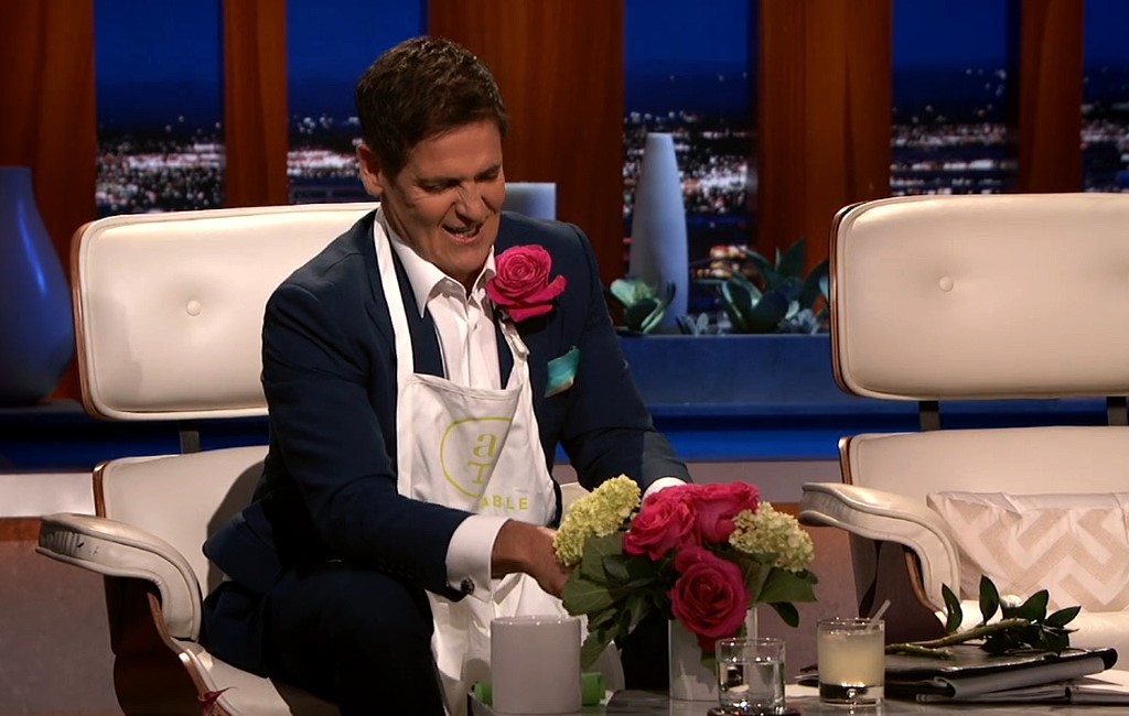 mark-cuban-testing-alice's-table-flower-arrangement