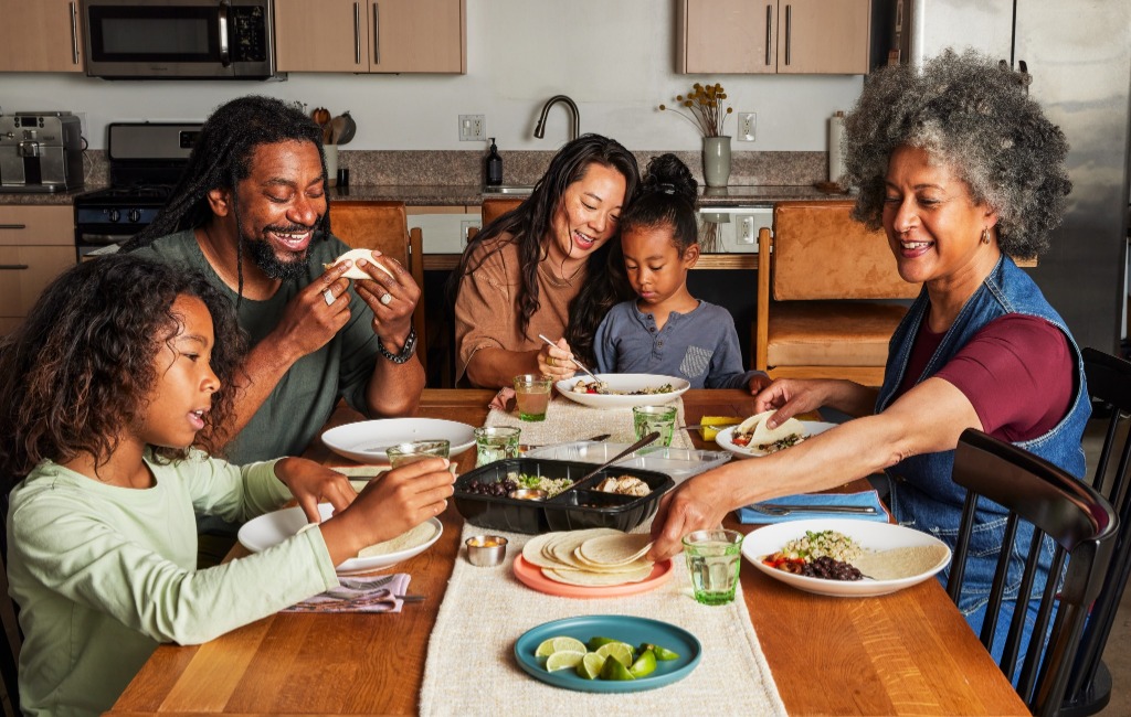 people-eating-everytable-meals