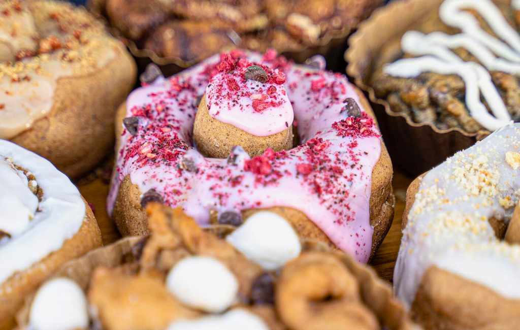 the-dough-bar-doughnut