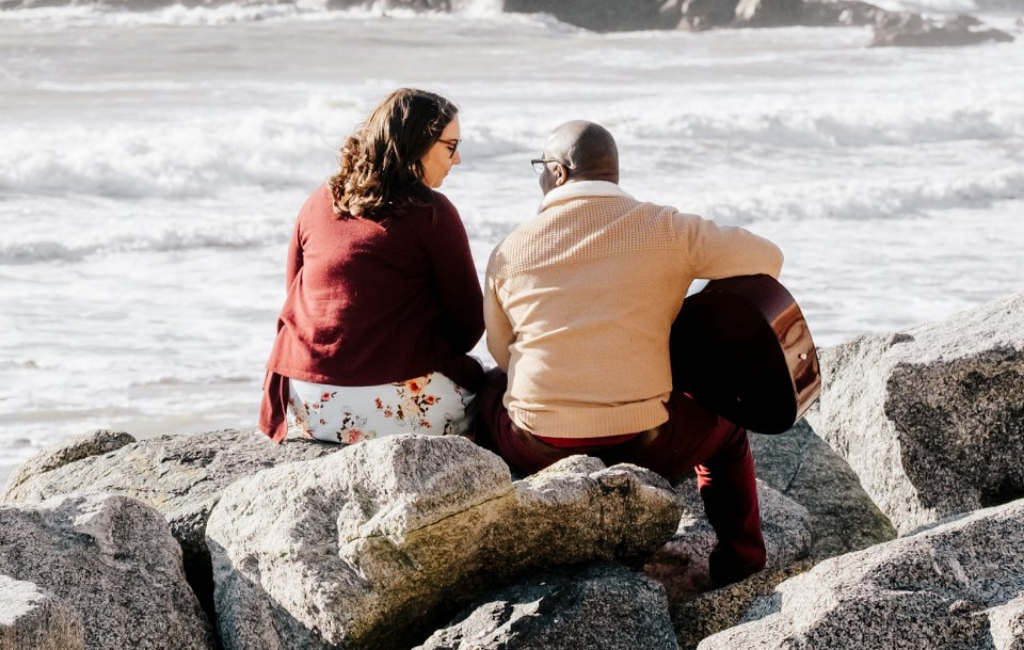 couple-guitar-on-river