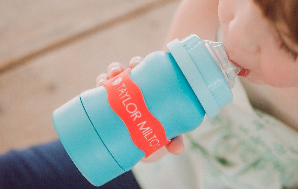 inchbug-personalized-baby-bottle-name-label-closeup