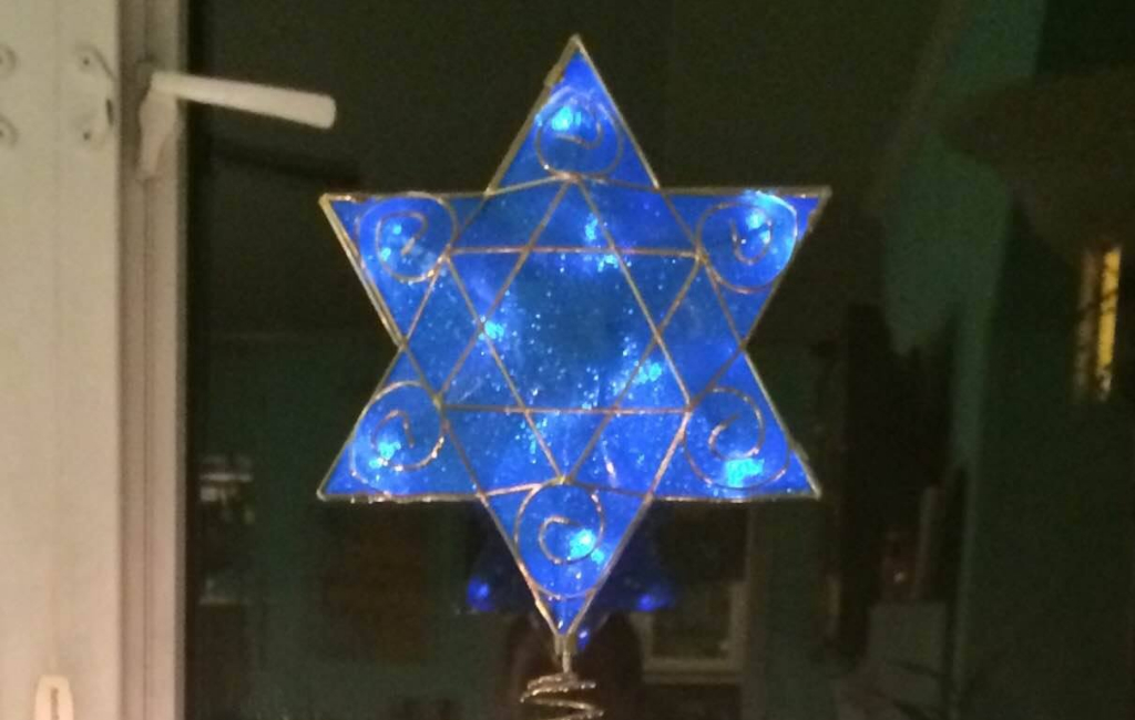 Hanukkah-tree-topper-blue