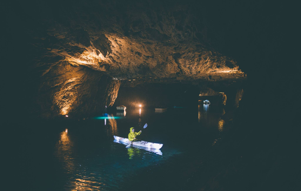 kayaking-in-cave