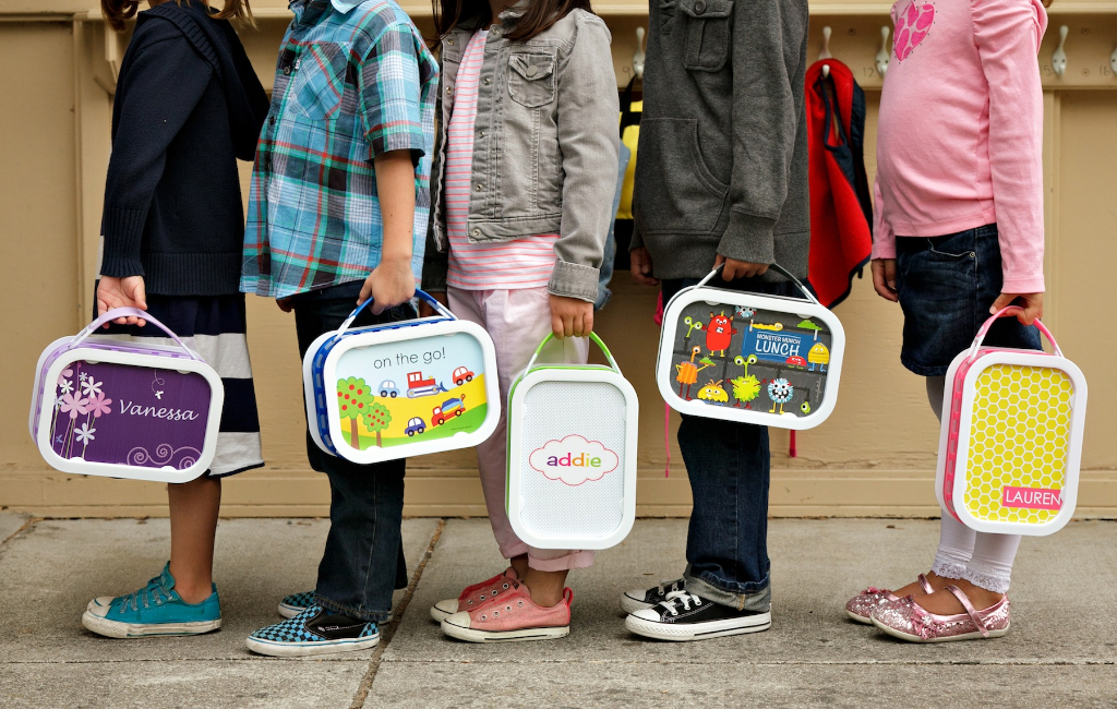 kids-with-yubo-lunch-boxes