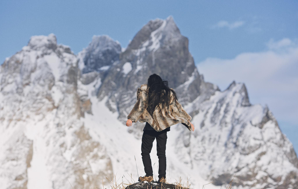 woman-on-mountain