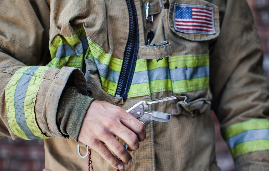 Firefighter-with-fire-sprinkler