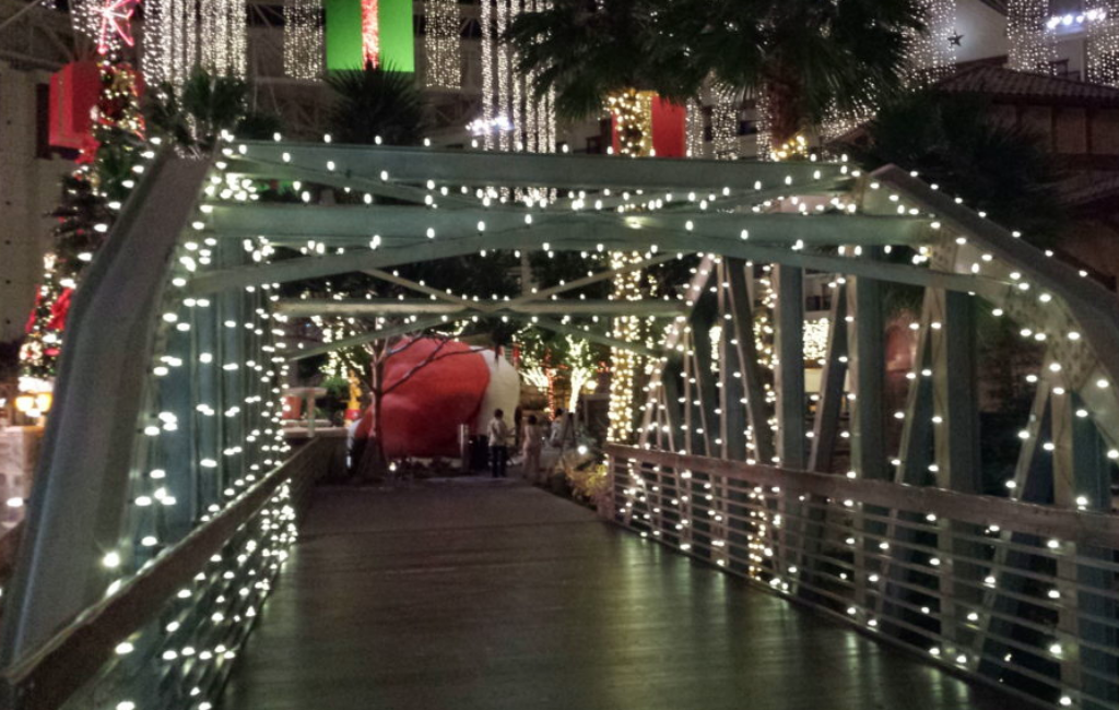 bridge-decorated-with-lights