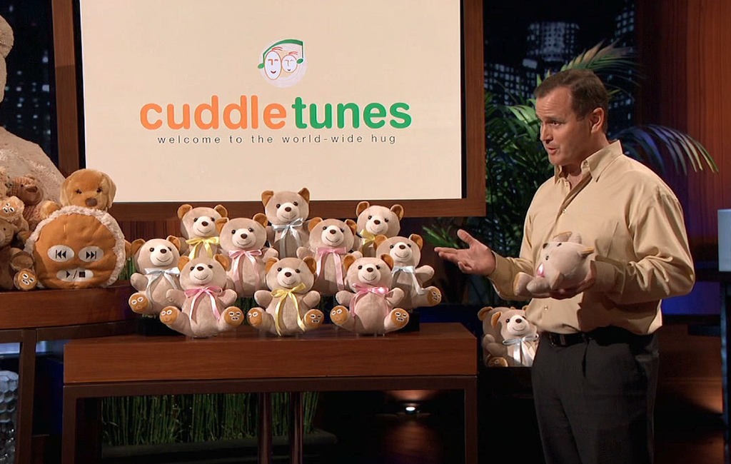 founder-of-cuddletunes-bear-pitching-on-shark-tank