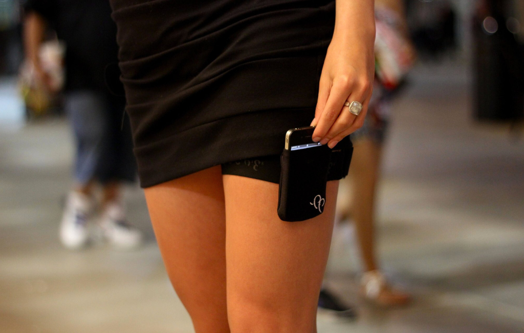 wearing-partie-pochie-holder-with-phone