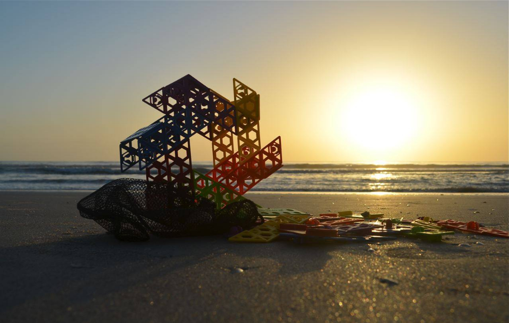 qubits-construction-on-beach