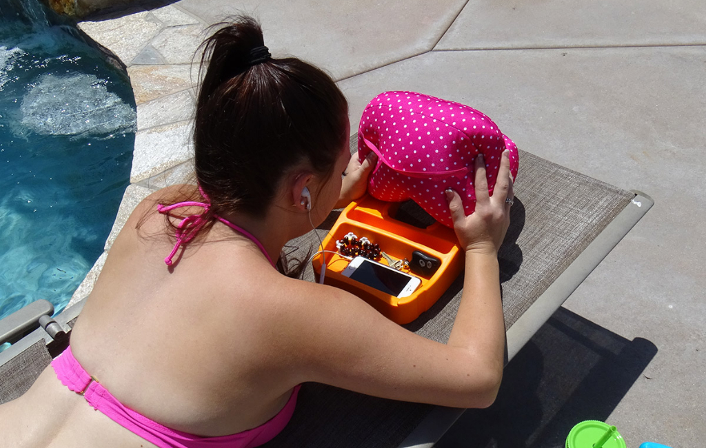 woman-using-podillow-on-pool