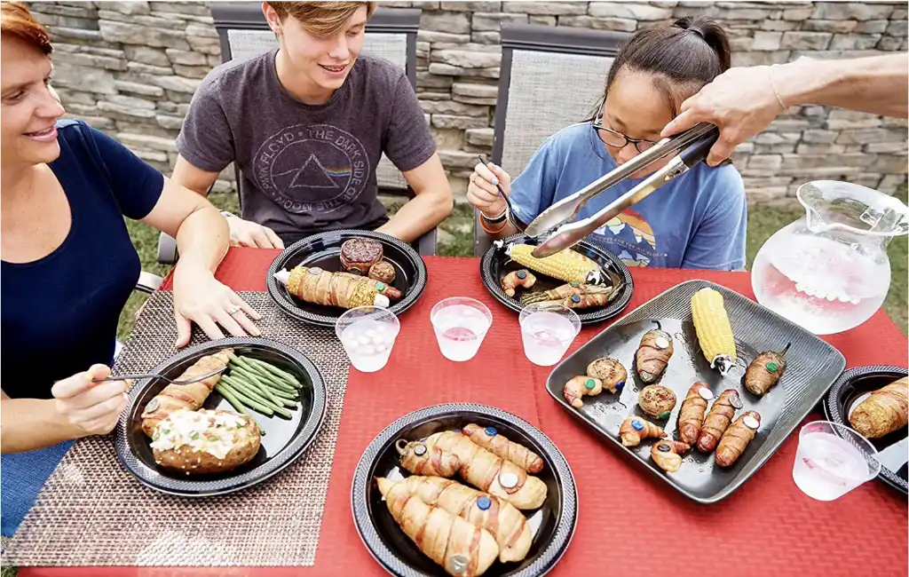 people-having-bbq