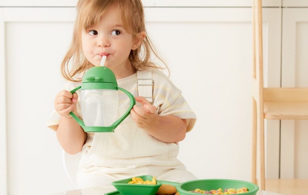 children-using-lollacup-sippy-cup