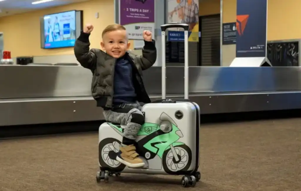 baby-on-ride-on-luggage